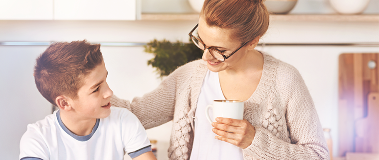 Mère et adolescent orientation scolaire